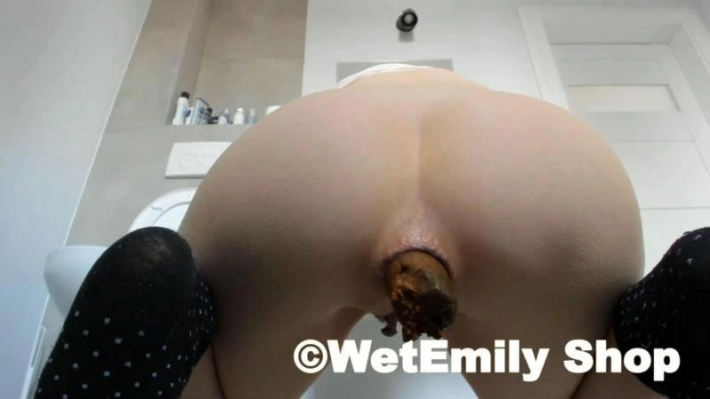 Shitting towards the lens - LucyBelle 2024 FullHD